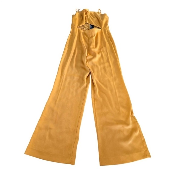$149 Bebe  JUMPSUIT Women Medium Cut Out Yellow Wide LegSleeveless New - Picture 7 of 16